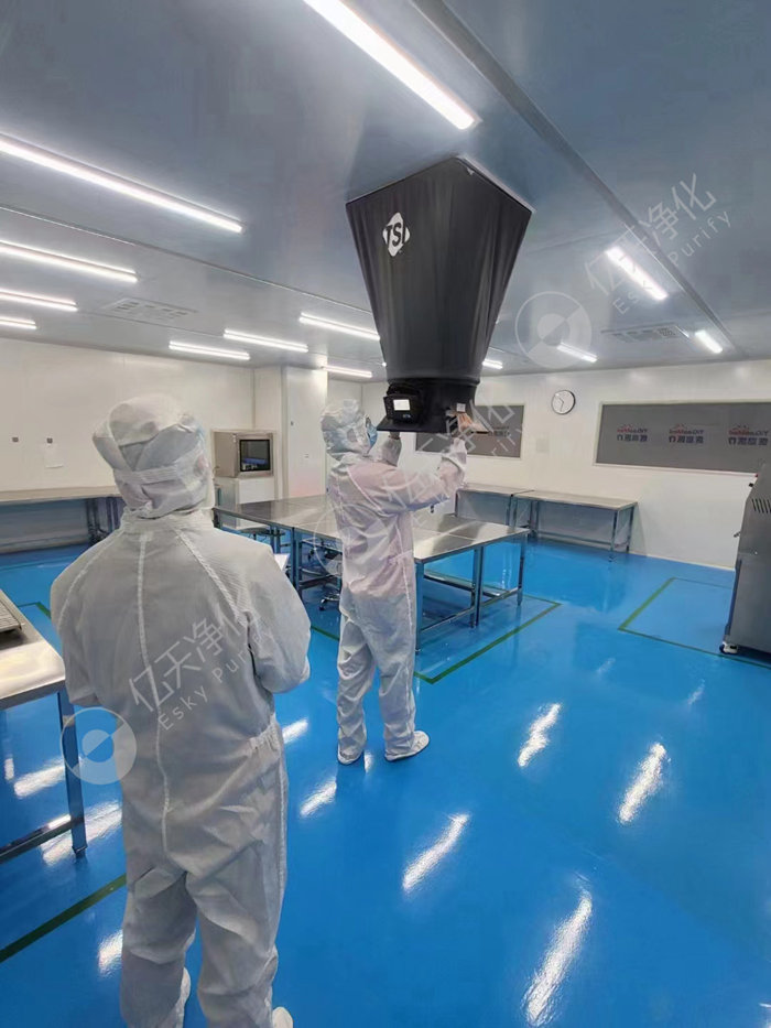 這款8380 數字式風量罩可測定流經各種風口 ( 散流器、百葉等 ) 的風量。體積輕巧，僅重 3.4Kg，便于攜帶使用。把風量罩安放在風口上，就可由數字顯示屏直接讀出進風或排風量。8380 也可單機工作，或支持多種熱式風速探頭提供多種測量功能，并提供數據存儲和處理功能(數據點多達26,500采樣點，帶時標 )。&nbsp;